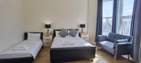 Comfy 2 bedroom Apt in central location, Newly Refurbished